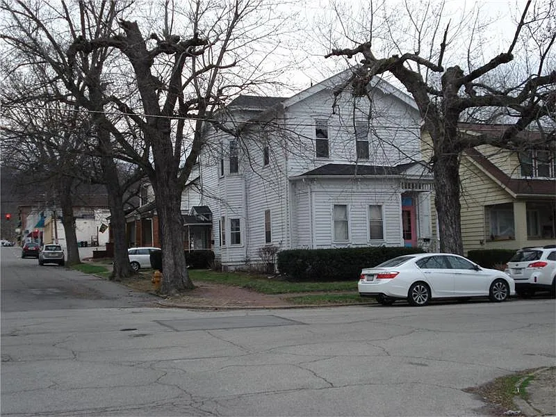 1603 6th St photo 1