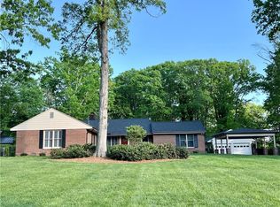 1118 Westridge Rd, Greensboro, NC 27410