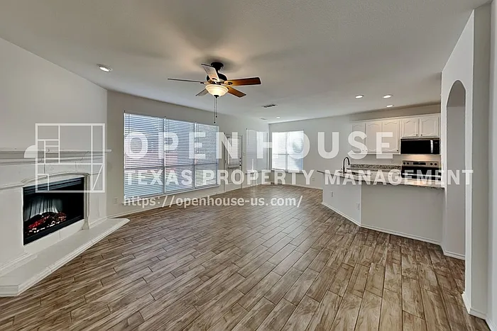 828 Pebblecreek Dr — Photo 3
