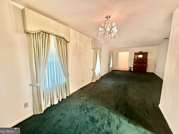 3rd image of 708 Clyde Blvd