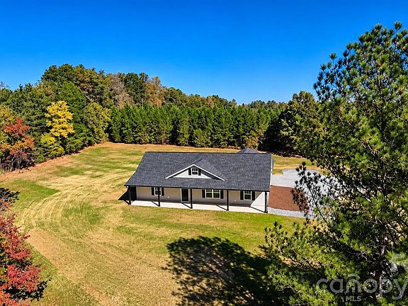 4th image of 3052 Henry Knob Rd