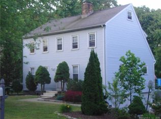 28 Carriage Dr, Clinton, CT 06413