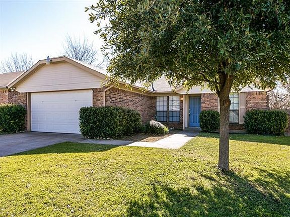 3rd image of 2909 Amber Dr S