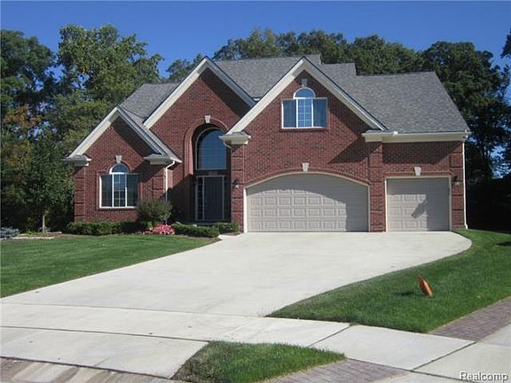 2nd image of 1438 Greythorne Dr