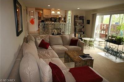 5th image of 5563 Lansbury Ln