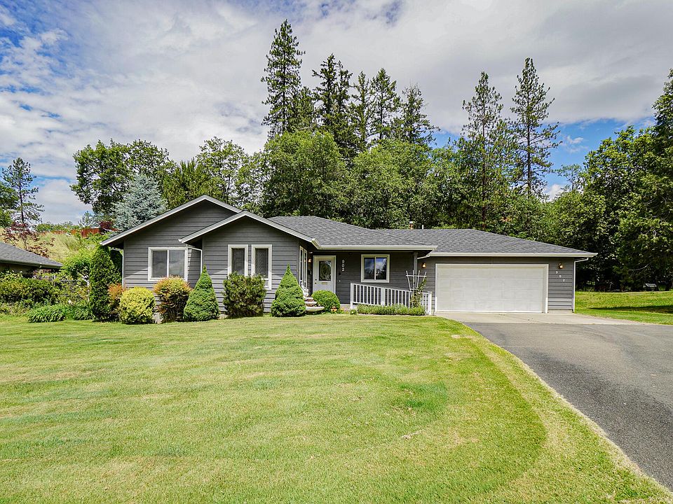 1st image of 902 NE Dewey Dr