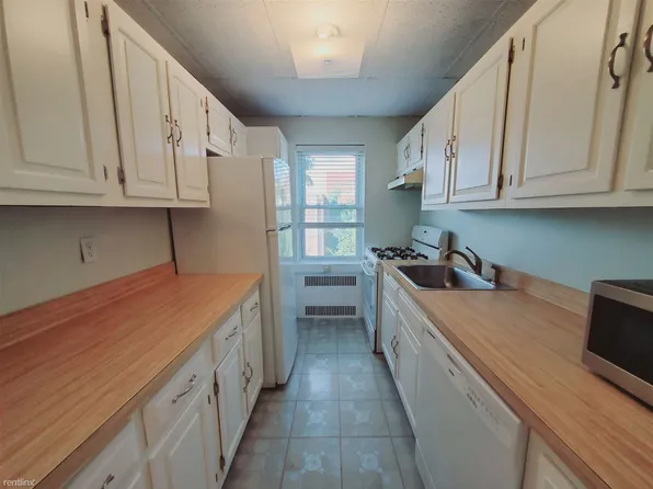 70 Strawberry Hill Ave, Stamford, CT 06902