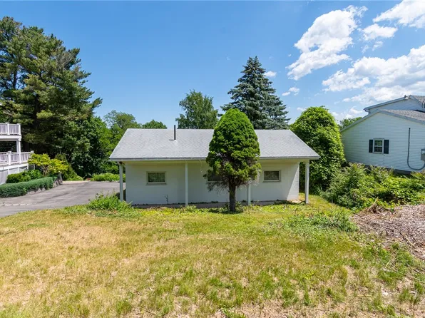 7104 Bayview Dr, Sodus Point, NY 14555