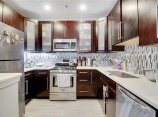 279 Roslyn Ct, West New York, NJ 07093