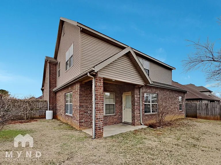 100 NE Larkspur Ln — Photo 23