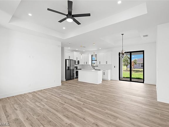 3rd image of 533 NE 15th Terrace Cpe