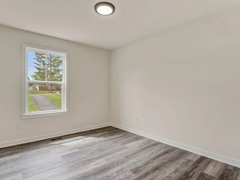 19 Carol St — Photo 19