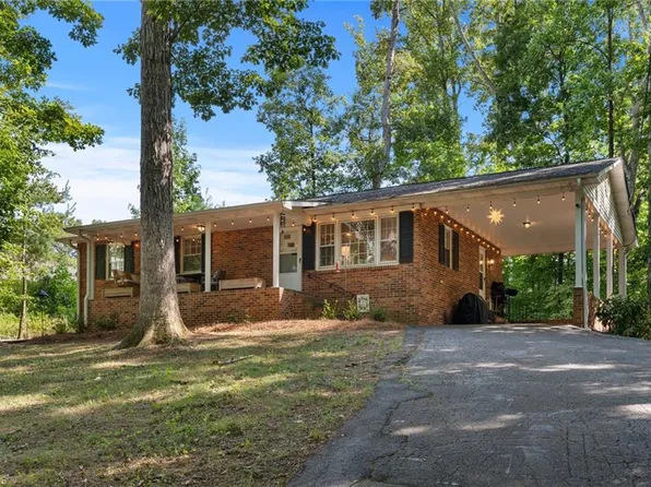 207 Leland Dr, Winston Salem, NC 27106