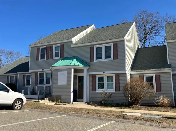 84 Victoria Heights Rd, Hyde Park, MA 02136