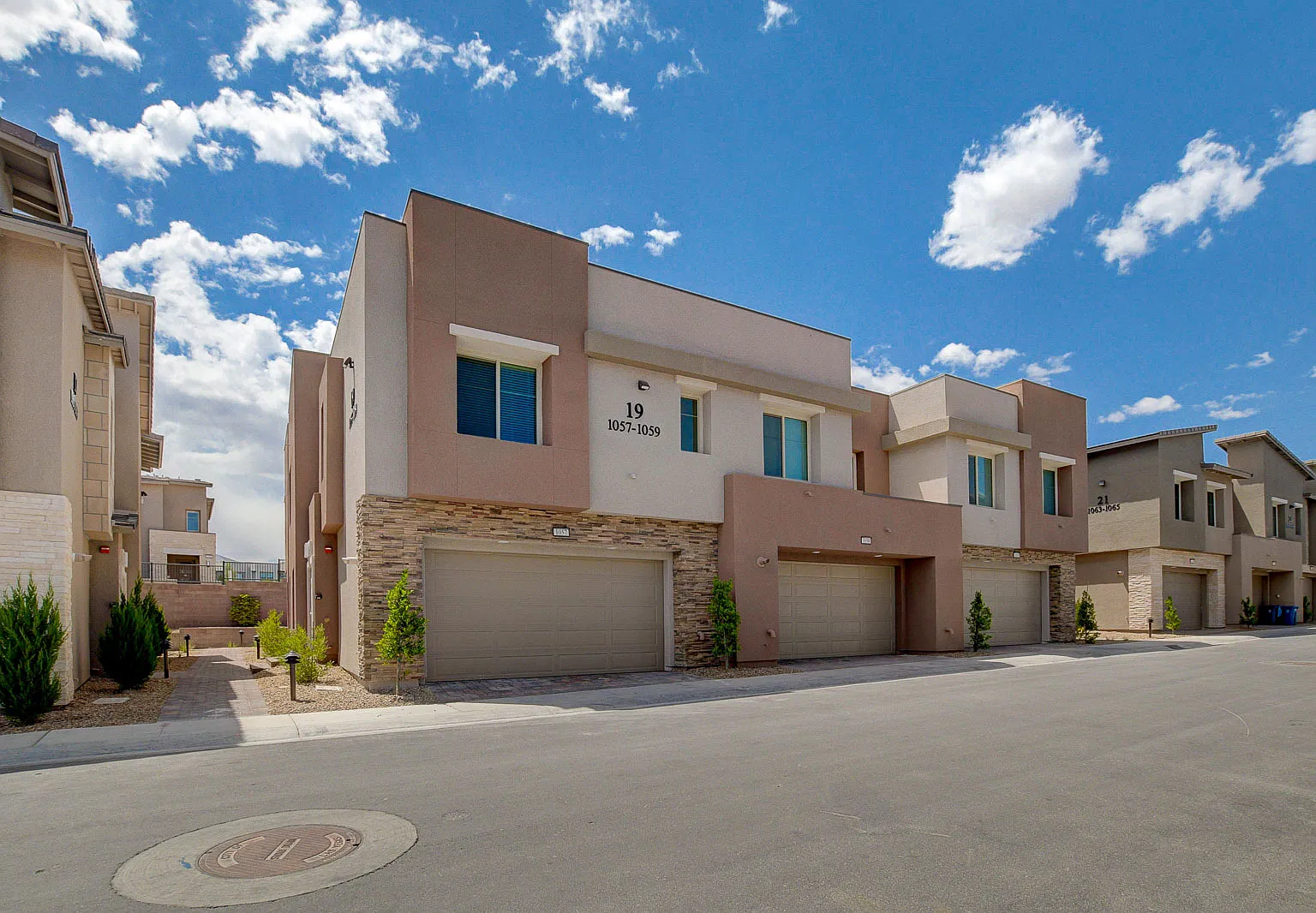 4 bed, 1956 sqft, $2,750 — Photo 1