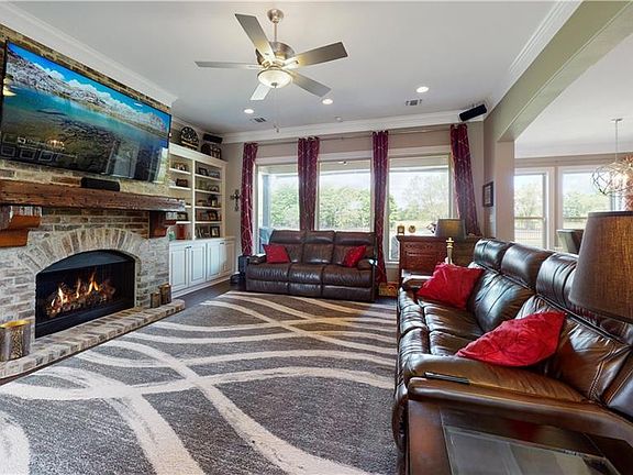 2nd image of 1039 Spanish Moss Cir