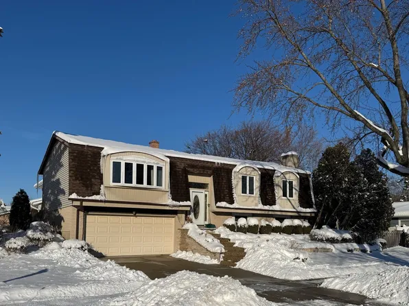 416 Trinity Ct, Buffalo Grove, IL 60089