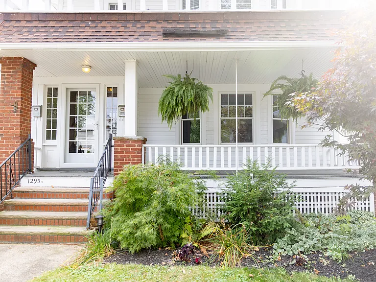 1297 Hathaway Ave — Photo 3