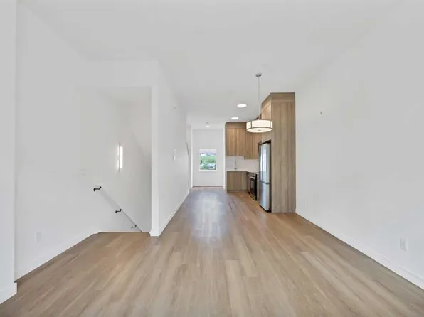 101 N Panatella Sq NW #209, Calgary, AB T3K 2R9