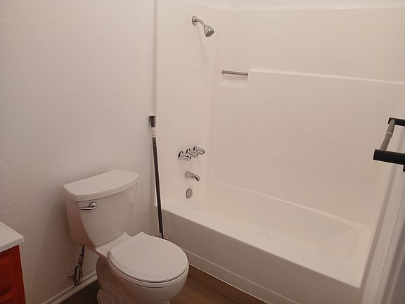 5th image of 237 Lyn Way