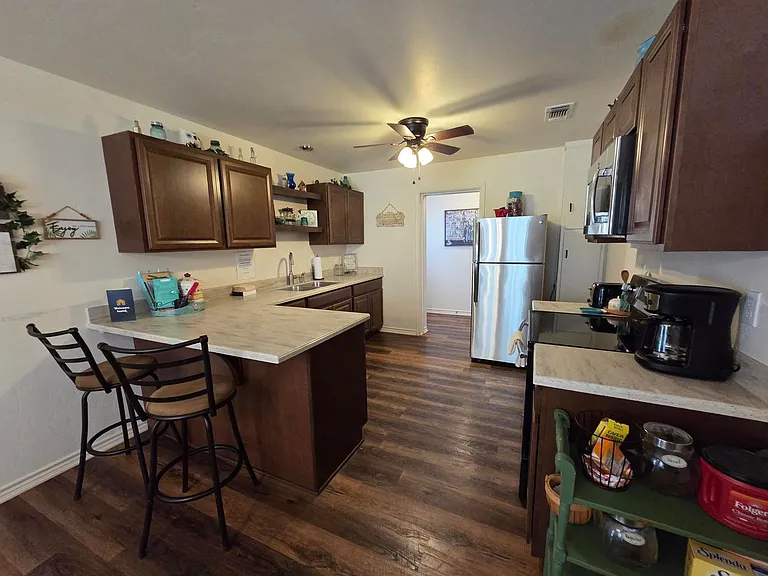 1006 E Highway St — Photo 15
