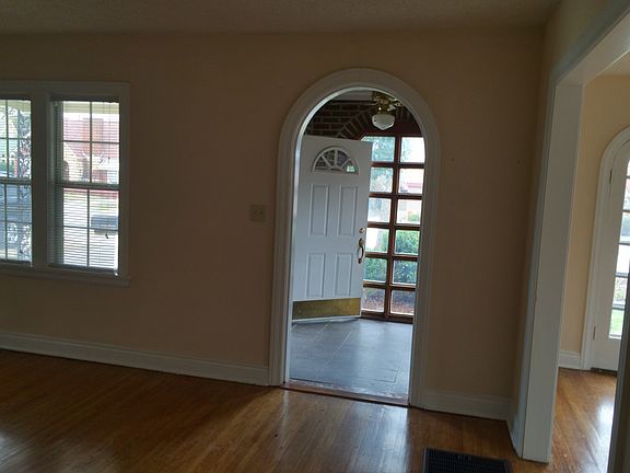 2nd image of 1519 S Gary Pl