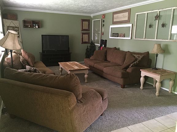 3rd image of 589 Tyson Ave