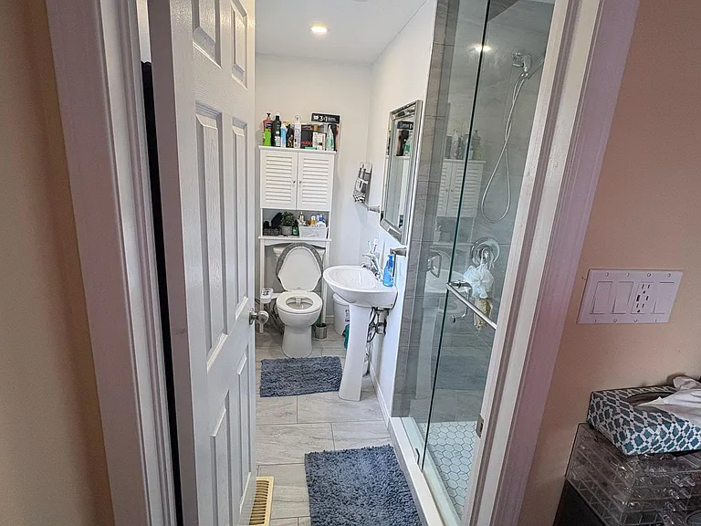 2 Sophia Cres — Photo 10