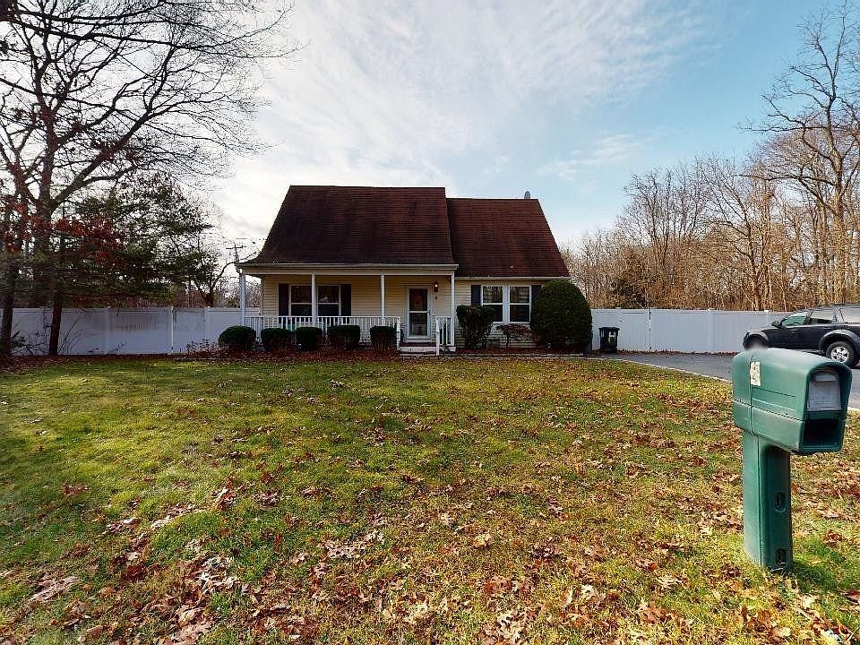 1st image of 4 Pinegrove Ave