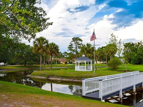 3rd image of 913 Riverbend Blvd