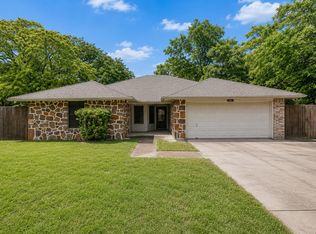 1001 Rosebud Dr, Azle, TX 76020
