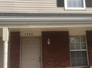 1240 N Iron Horse Dr, Fayetteville, AR 72703