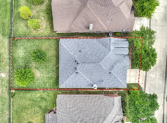 5th image of 914 Quarry Oaks Dr