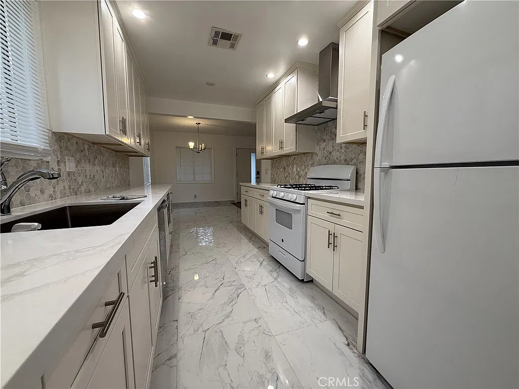 4 bed, 1619 sqft, $4,895 — Photo 4