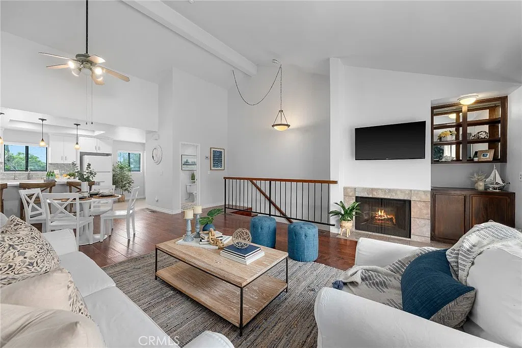 2 bed, 1352 sqft, $4,500 — Photo 1