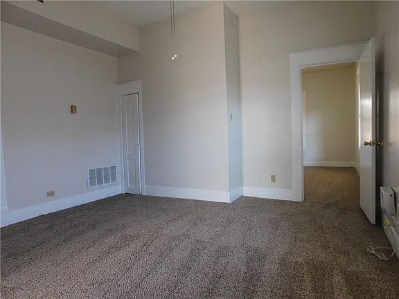 4th image of 409 W Franklin St APT 1