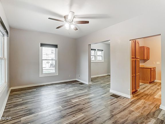 5th image of 423 E McKibben St