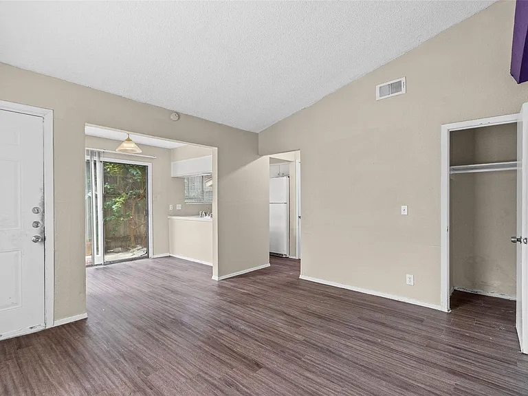 2809 Parker Ln #D — Photo 8