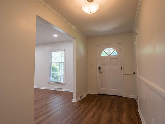 5th image of 224 Hawthorne Dr