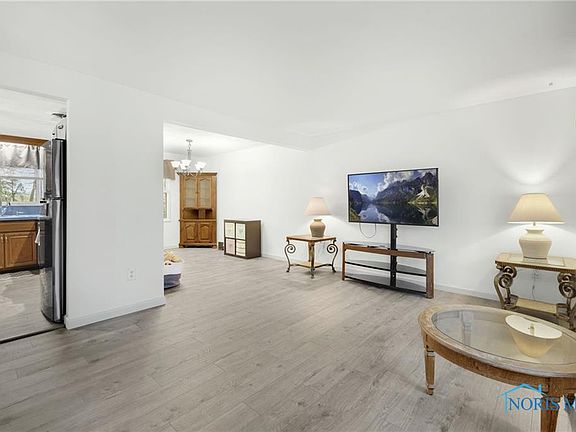 3rd image of 355 Edgewood Dr