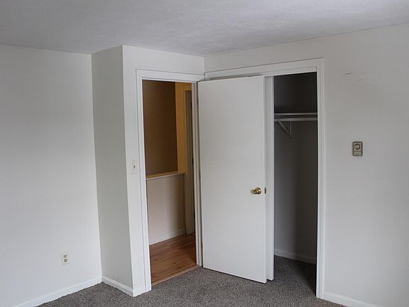 4th image of 20 Oakwood Dr