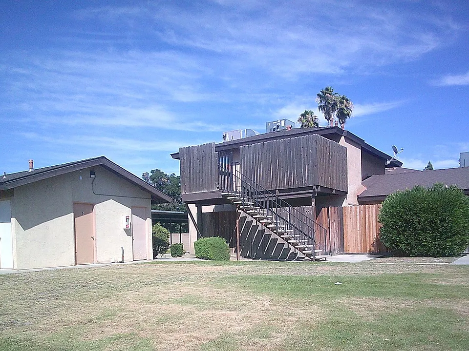 N. Halfmoon Dr.