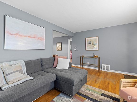 4th image of 1504 Walla Walla Avenue