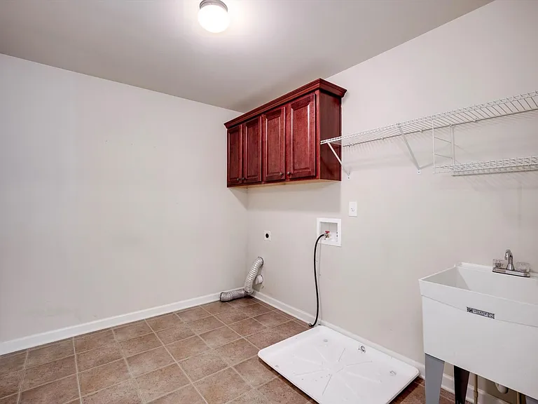 542 Oconee Cir — Photo 34
