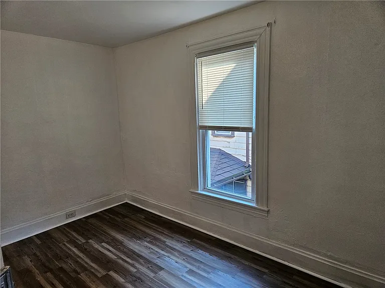2212 Cronemeyer St — Photo 32
