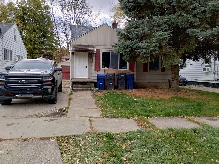 2422 Kentucky Ave — Photo 1