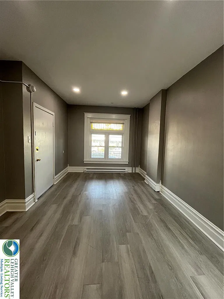 1 bed, 609 sqft, $1,300 — Photo 2