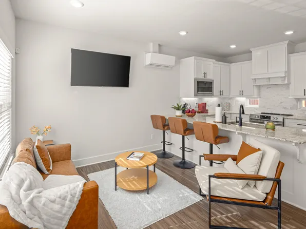 1536 W Cato Springs Rd, Fayetteville, AR 72701