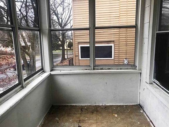 3rd image of 221 Glenwood Ave
