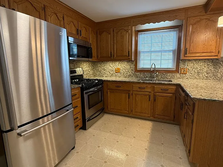 27 Janet Dr — Photo 3